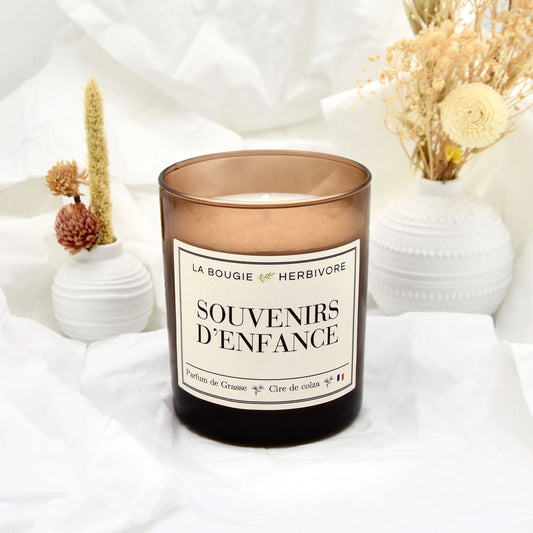 Bougie Parfumée "Souvenirs d'Enfance" Verre Ambré | Cire de Colza | Parfum de Grasse - 180g La Bougie Herbivore Bougies