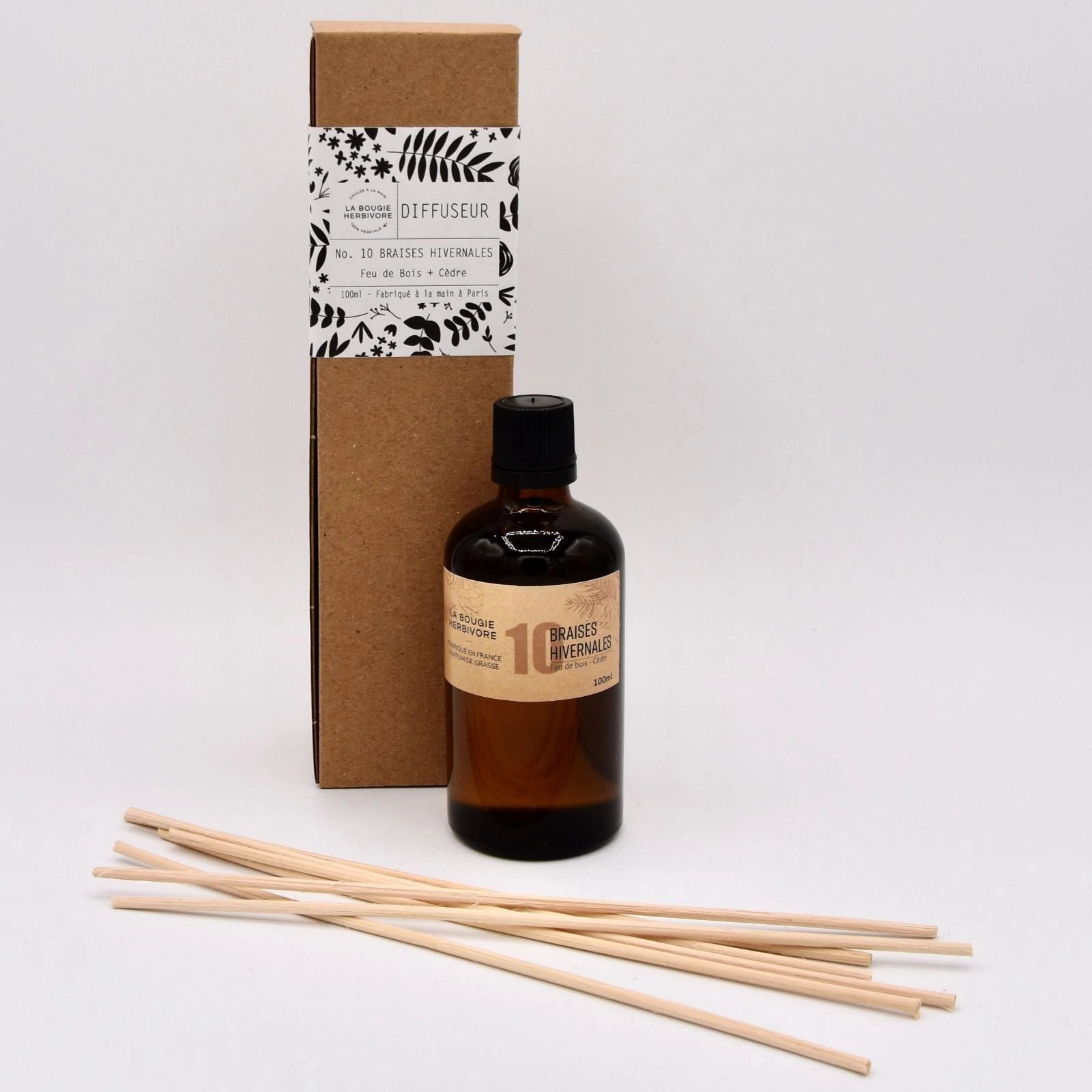 Diffuseur Signature à bâtonnets en Verre Ambré de 100 ml NO. 10 BRAISES HIVERNALES - Feu de Bois + Cèdre La Bougie Herbivore diffuseur