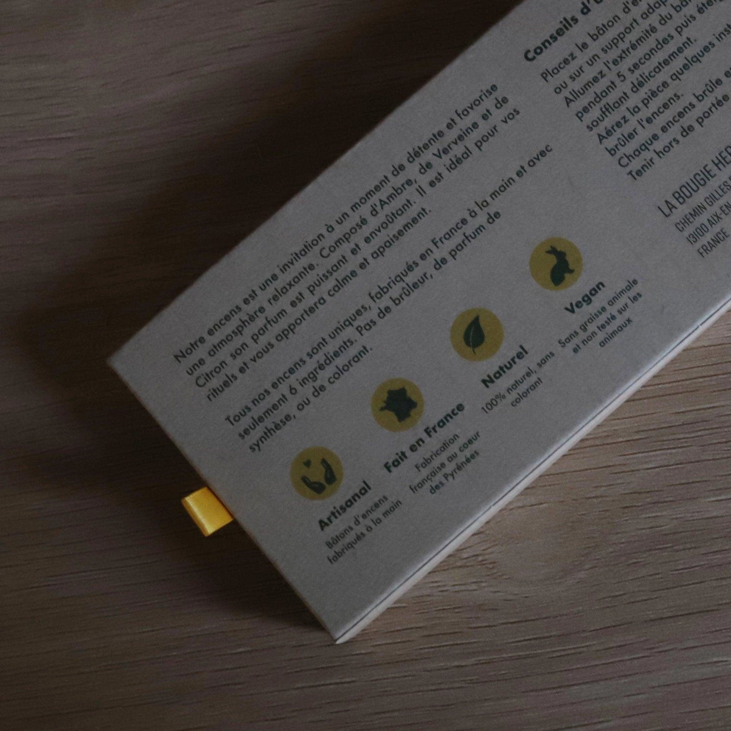 Emballage d'encens parfum naturel de La Bougie Herbivore, artisanal et fait en France