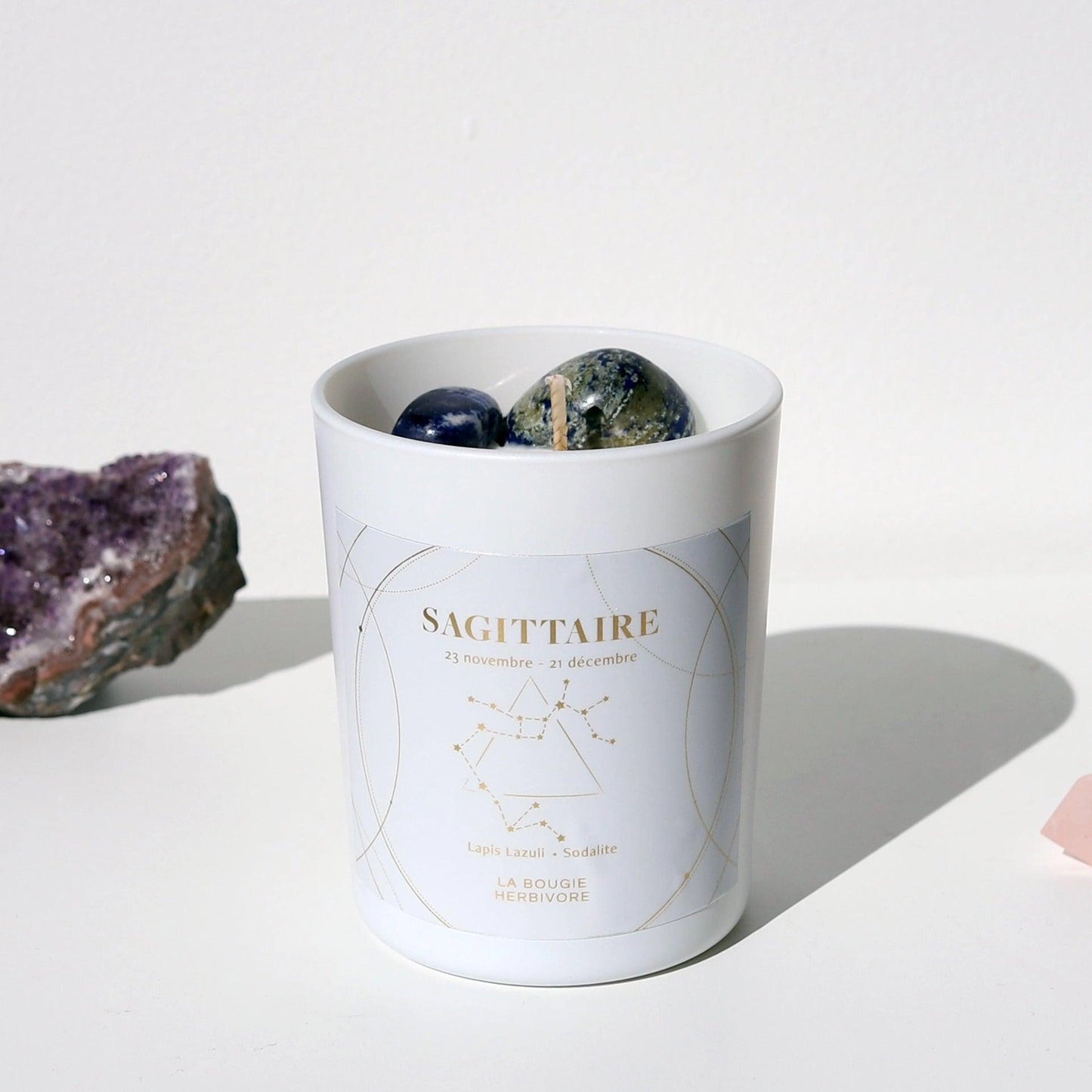 Bougie astro Sagittaire avec pierres naturelles dans un pot élégant, parfait pour les amoureux de l'astrologie