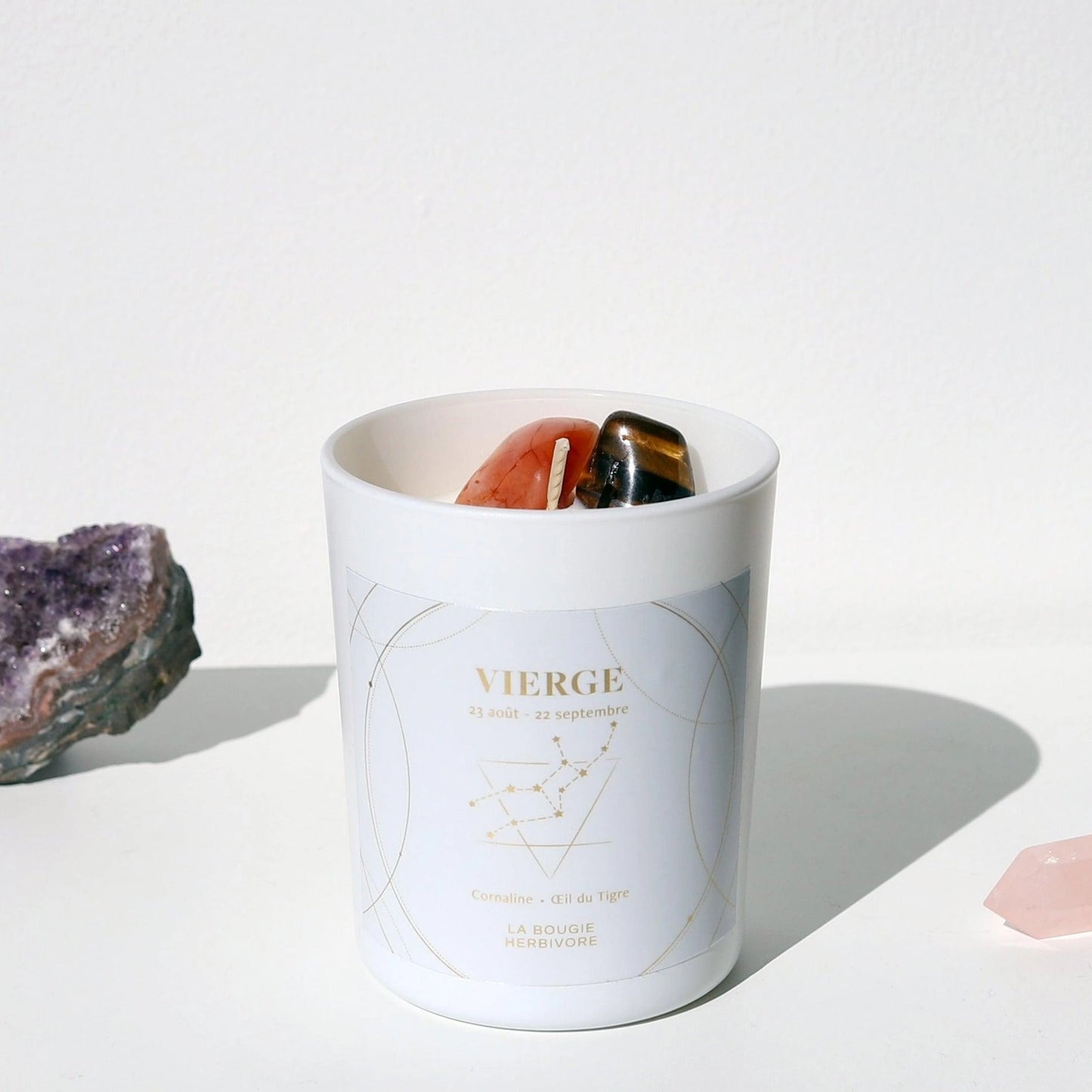 Bougie astrologique signe Vierge de La Bougie Herbivore avec cristaux et design élégant