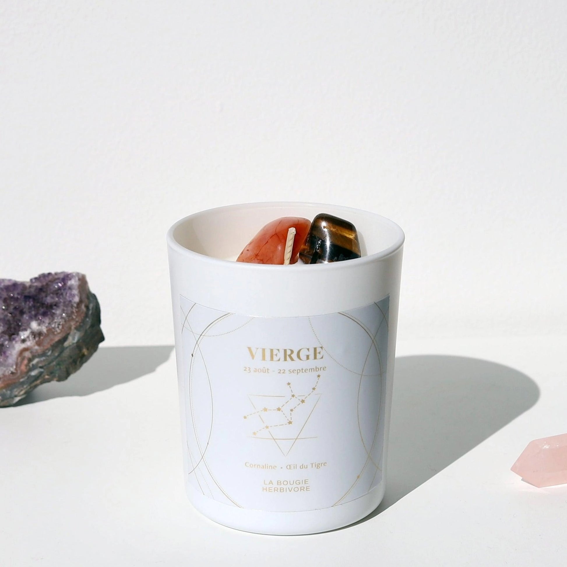 Bougie astrologique signe Vierge de La Bougie Herbivore avec cristaux et design élégant