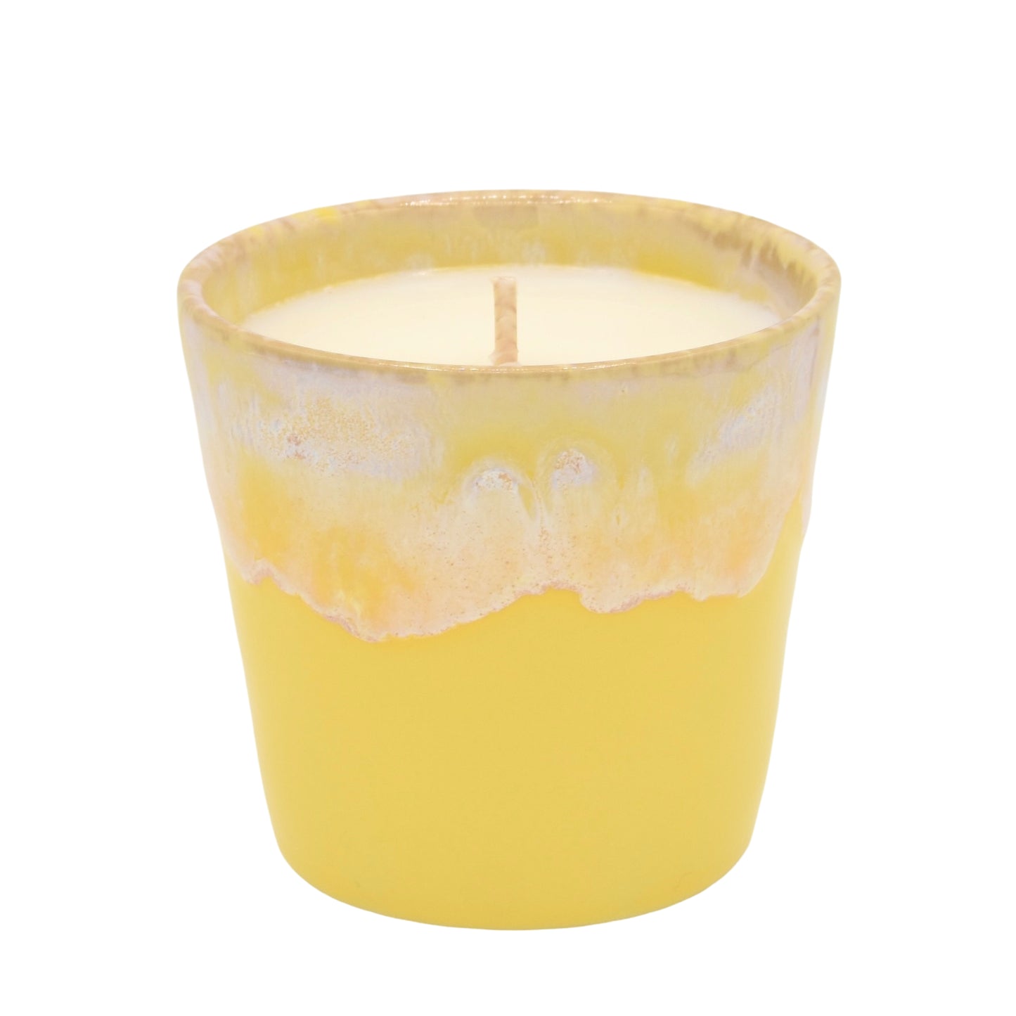 Bougie en grès jaune de La Bougie Herbivore avec une mèche centrale pour une ambiance chaleureuse