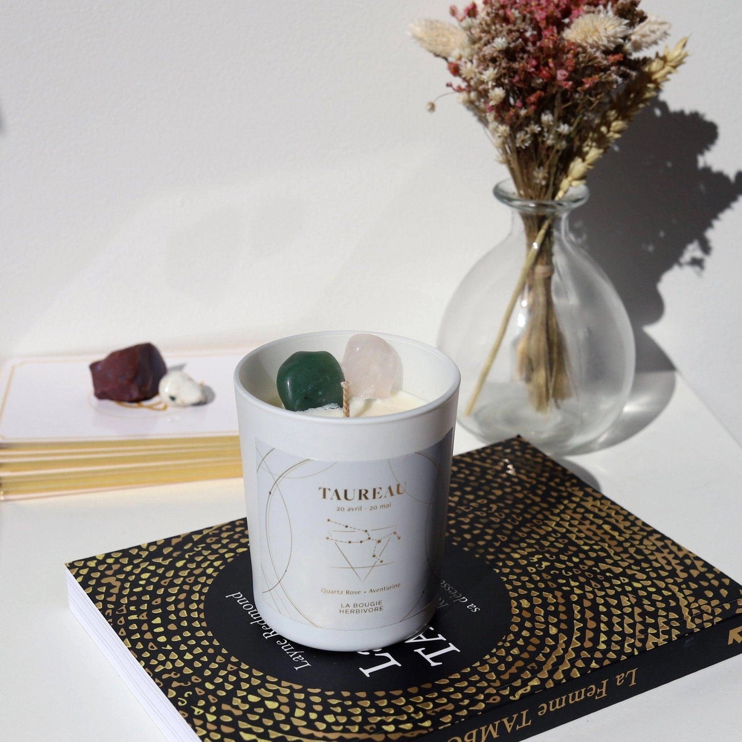 Bougie signe astrologique Taureau avec cristaux naturels, idéale pour la relaxation et le bien-être