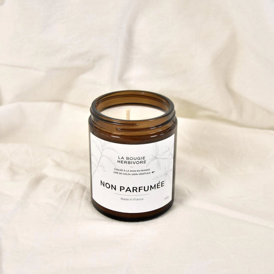 Bougie écologique sans parfum de La Bougie Herbivore, présentée dans un pot en verre élégant