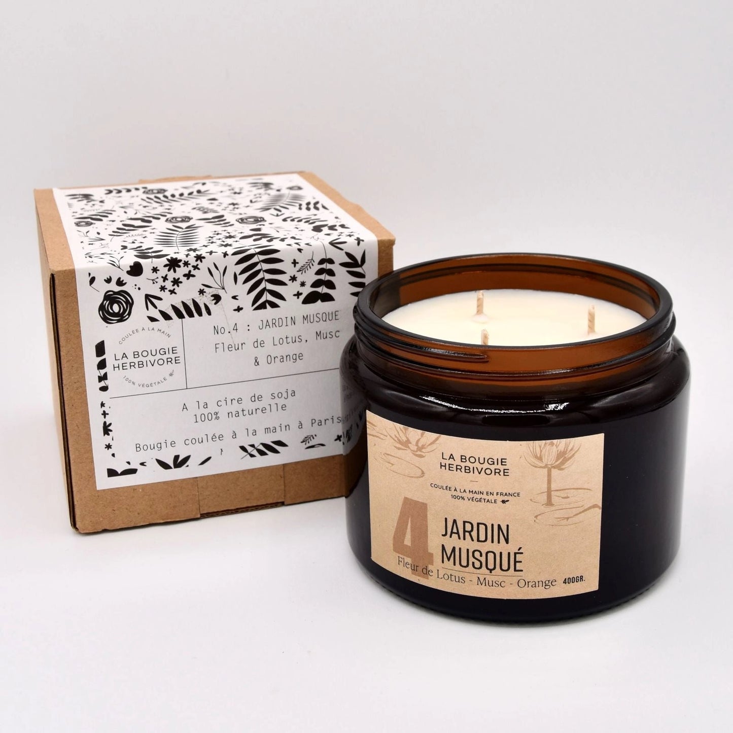 Bougie fleur de lotus et musc de La Bougie Herbivore dans un pot en verre avec couvercle en carton