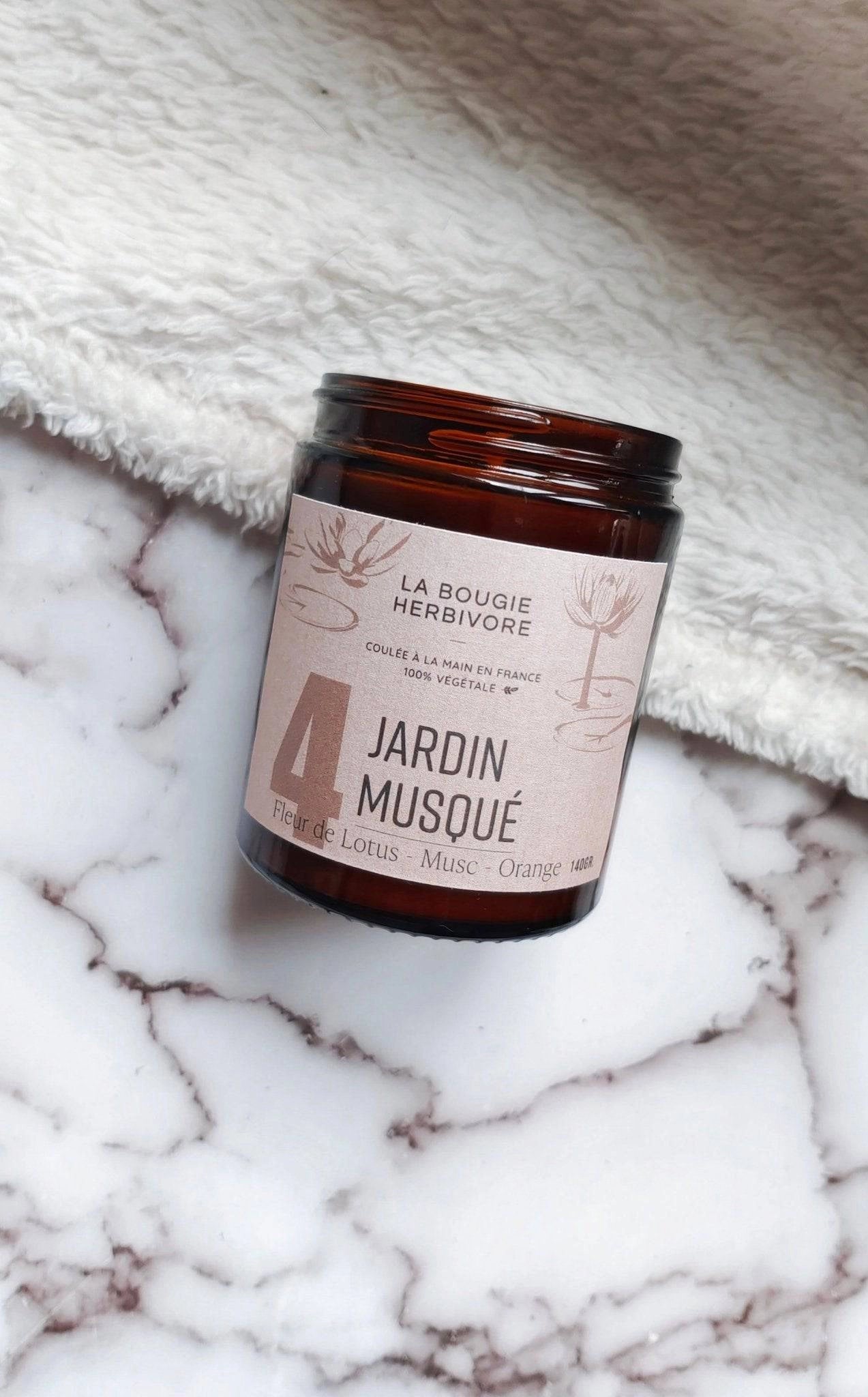 Bougie fleur de lotus et musc La Bougie Herbivore dans un pot en verre, parfum apaisant pour la maison