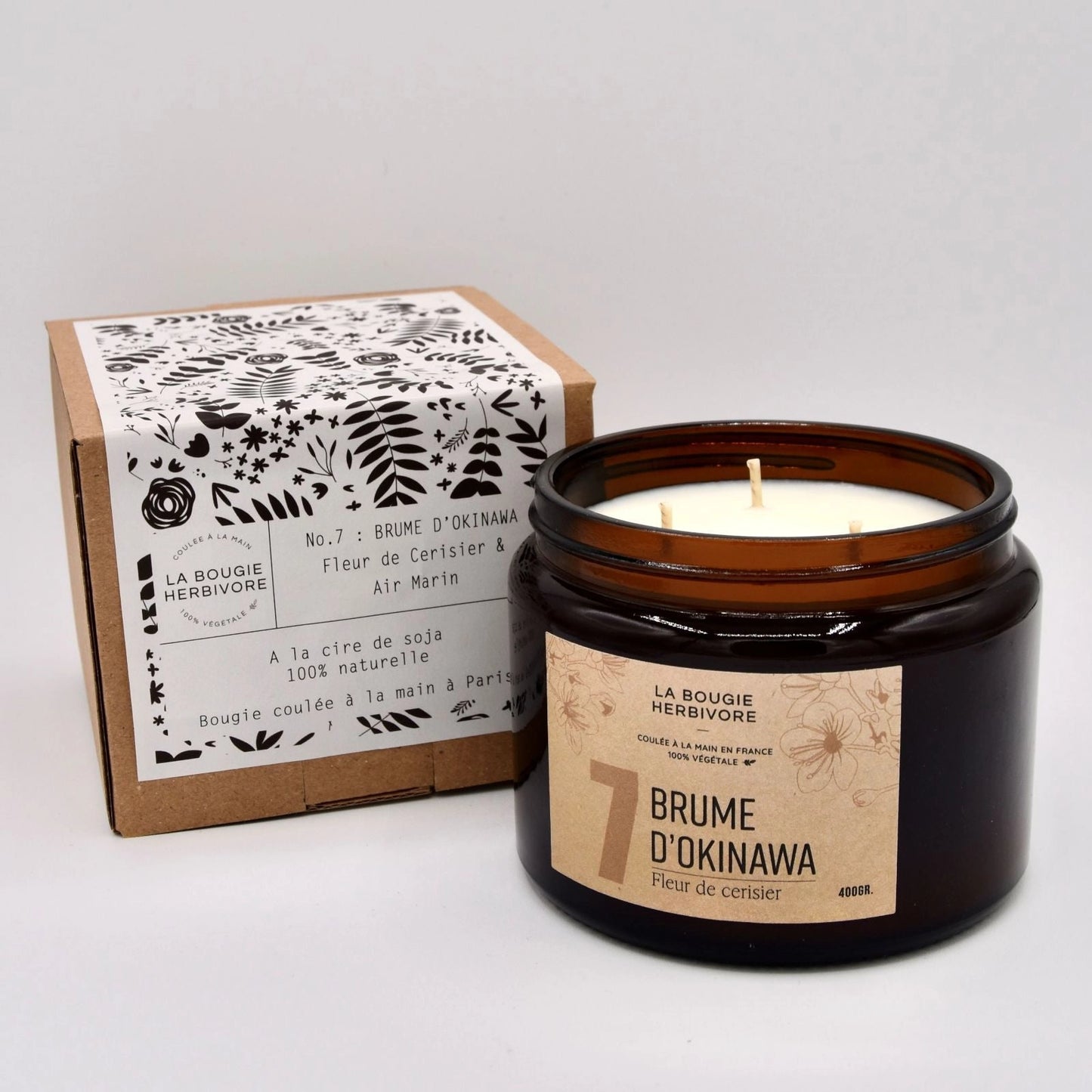 Bougie parfumée fleur de cerisier de La Bougie Herbivore dans un pot en verre élégant