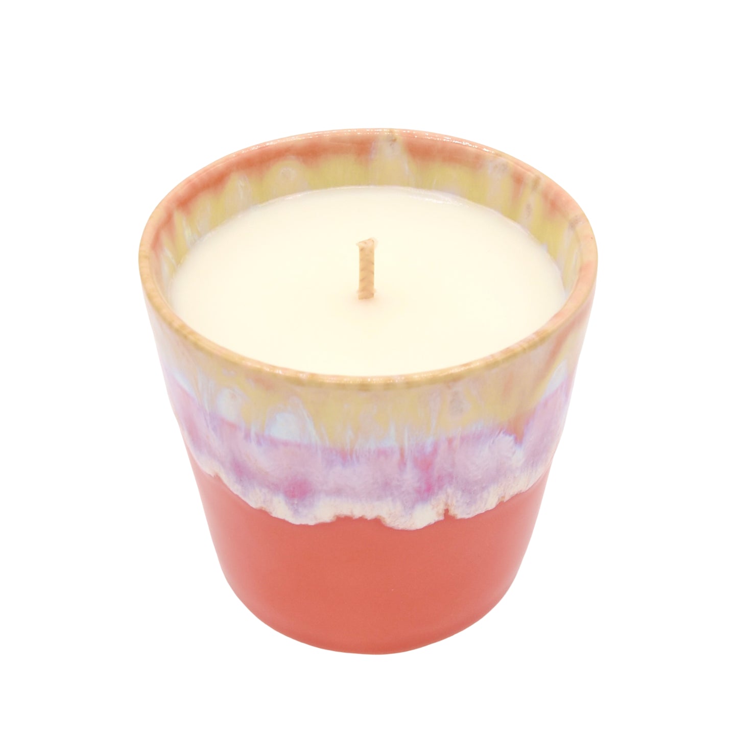 Bougie parfumée goyave dans un pot en terre cuite aux couleurs douces et éclatantes