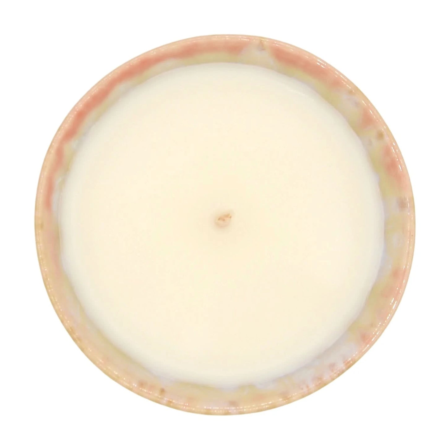 Bougie parfumée goyave de La Bougie Herbivore avec une surface lisse et crémeuse