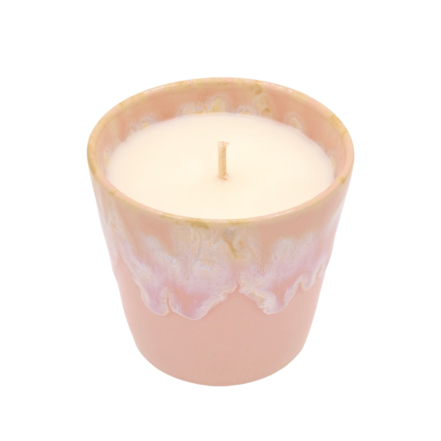 Bougie parfumée hibiscus dans un récipient rose, parfaite pour créer une ambiance relaxante