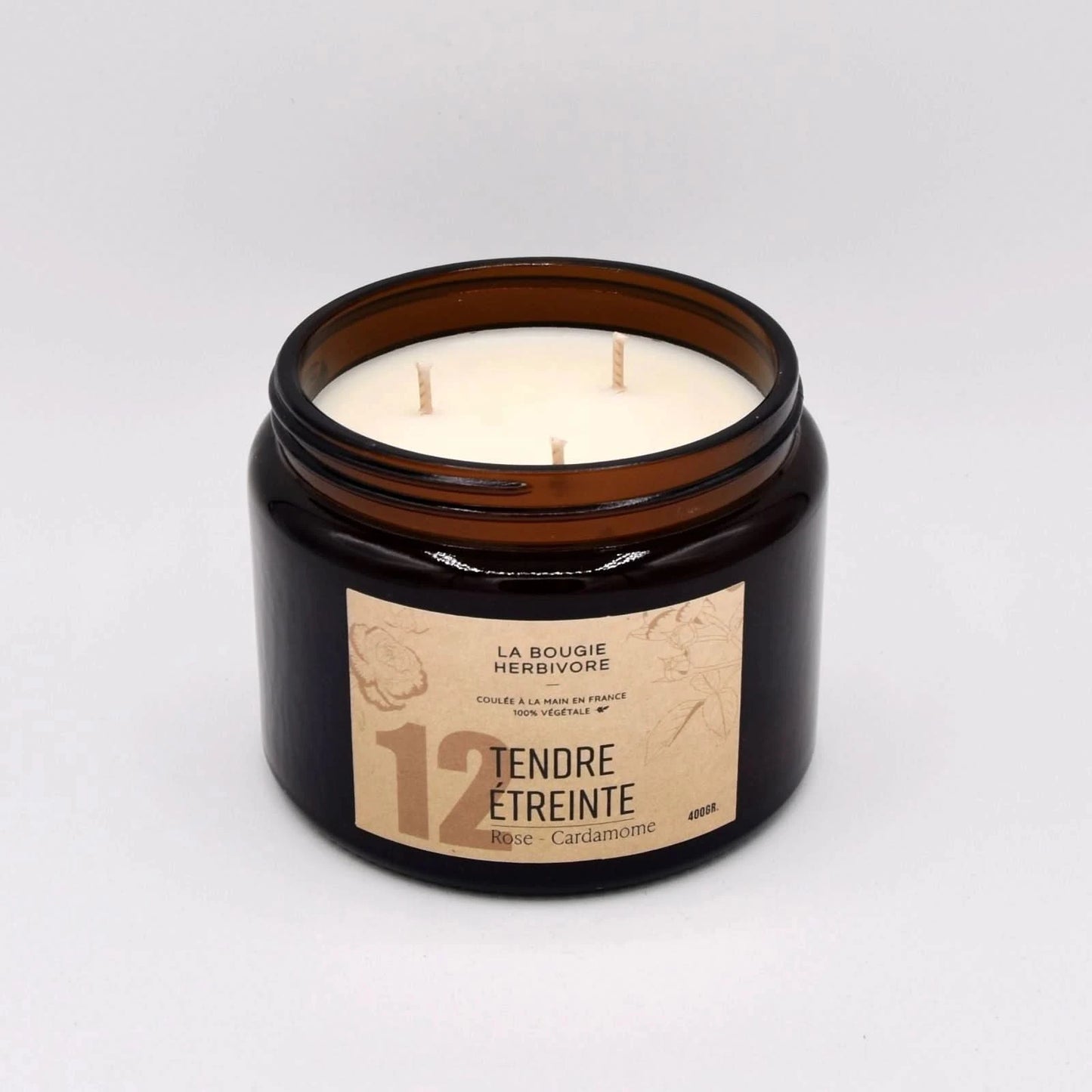 Bougie rose cardamome de La Bougie Herbivore avec plusieurs mèches pour une ambiance douce