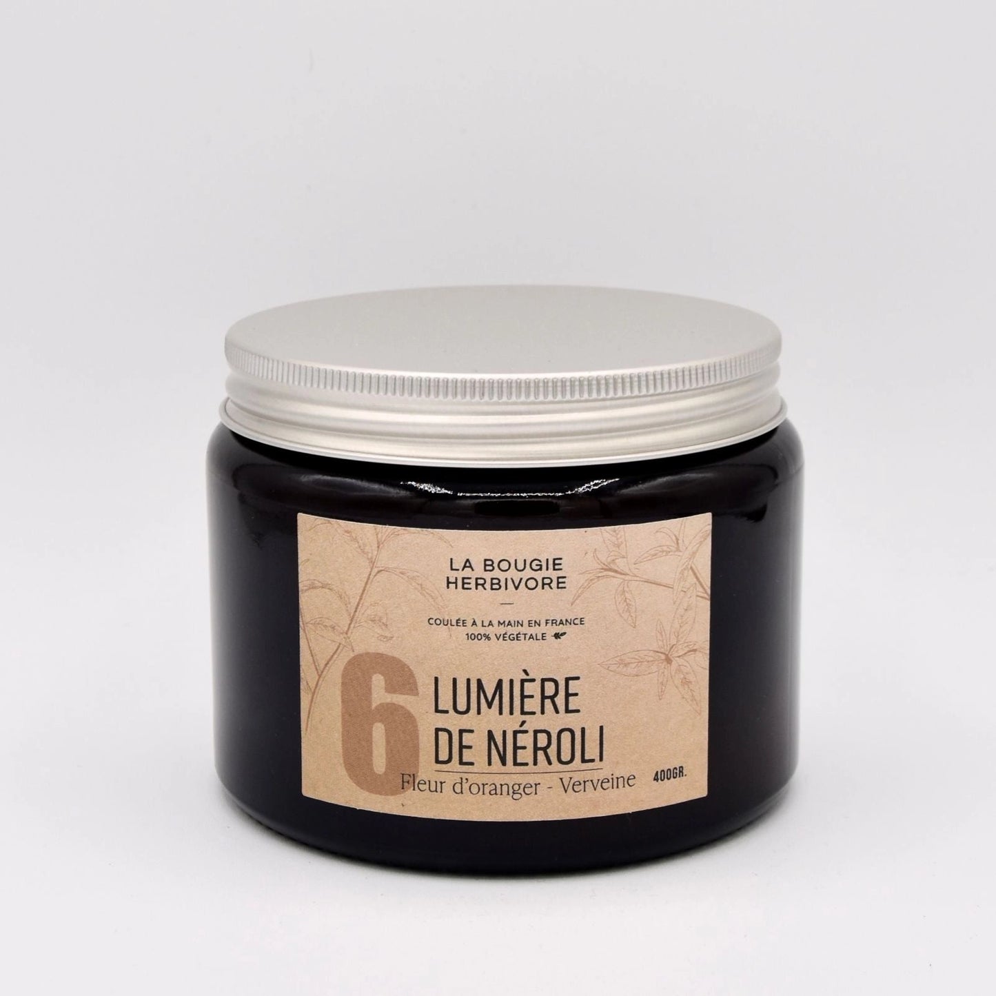 Bougie verveine fleur d'oranger La Bougie Herbivore dans un pot noir avec un couvercle argenté