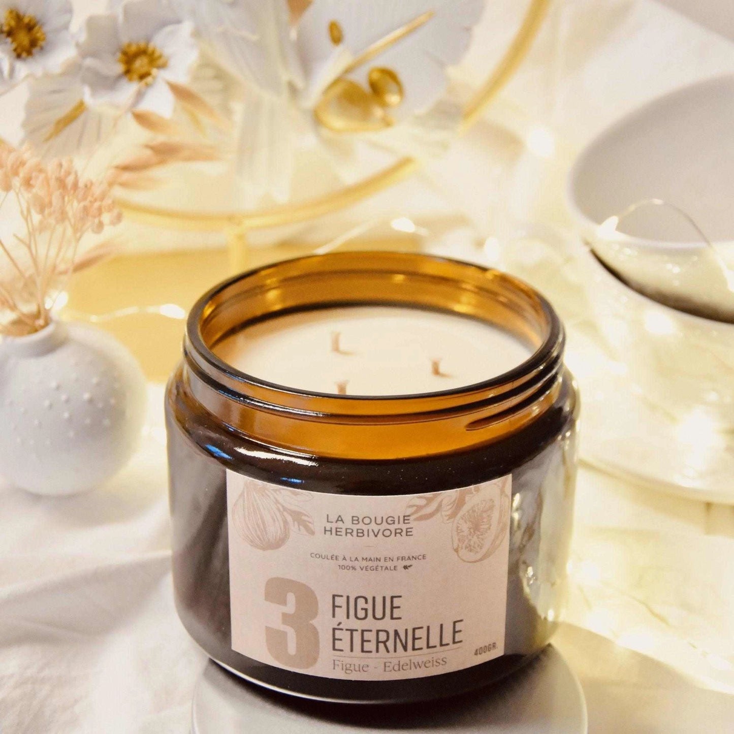 Bougie parfumée figue de La Bougie Herbivore avec un design élégant et une ambiance chaleureuse