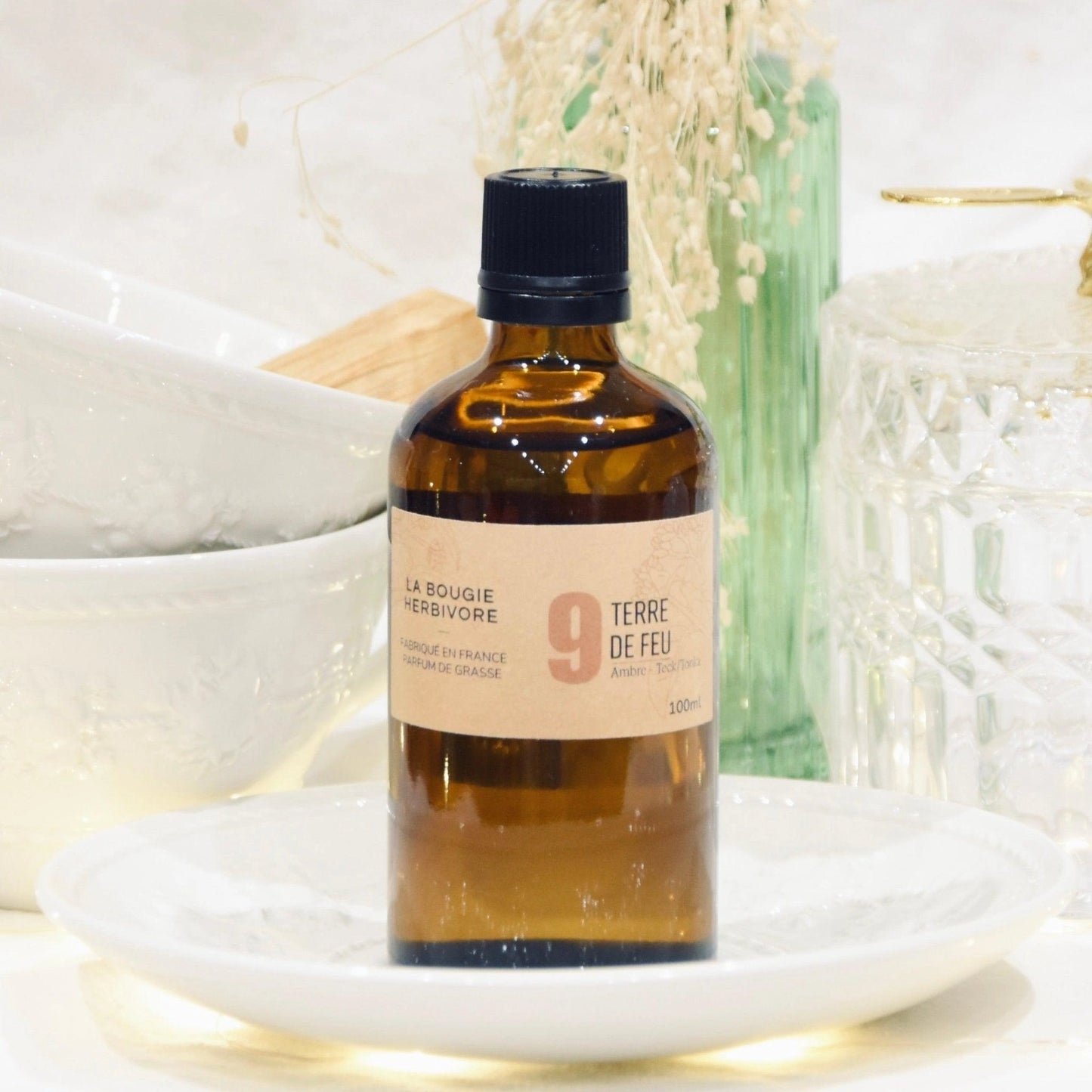 Diffuseur tonka made in France de La Bougie Herbivore dans un flacon en verre ambré
