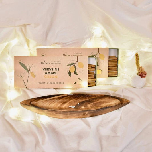 Pack 80 bâtonnets d'encens Ambre, Verveine et Citron + Porte-Encens Pirogue Bois 25cm La Bougie Herbivore encens
