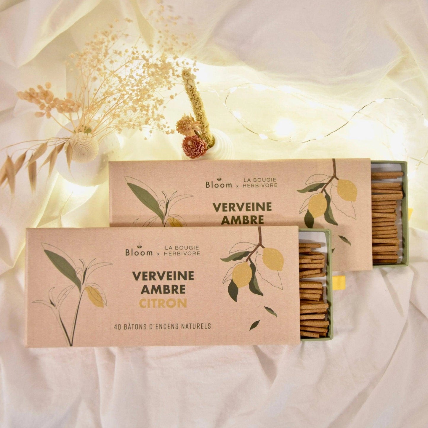 Pack 80 bâtonnets d'encens Ambre, Verveine et Citron + Porte-Encens Pirogue Bois 25cm La Bougie Herbivore encens