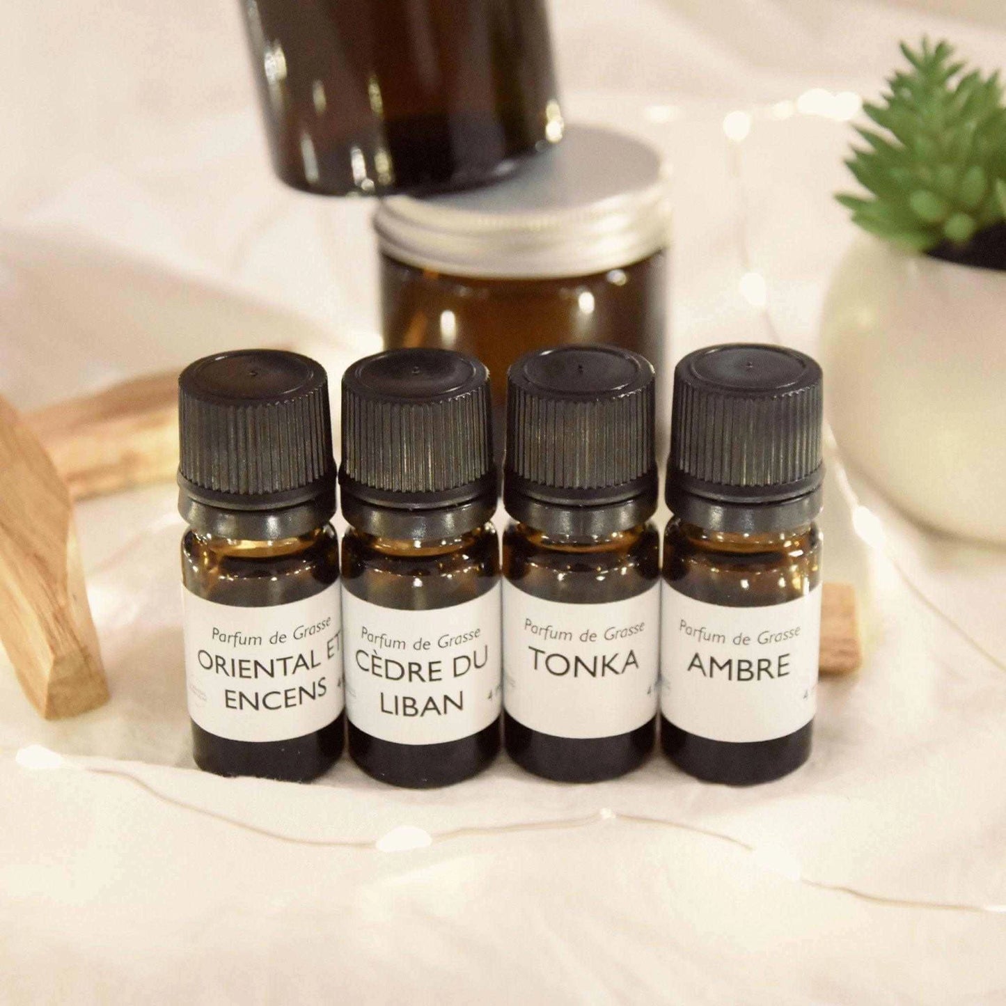 Kit bougies orientales avec huiles parfumées incluant encens, cÚdre du Liban, tonka et ambre