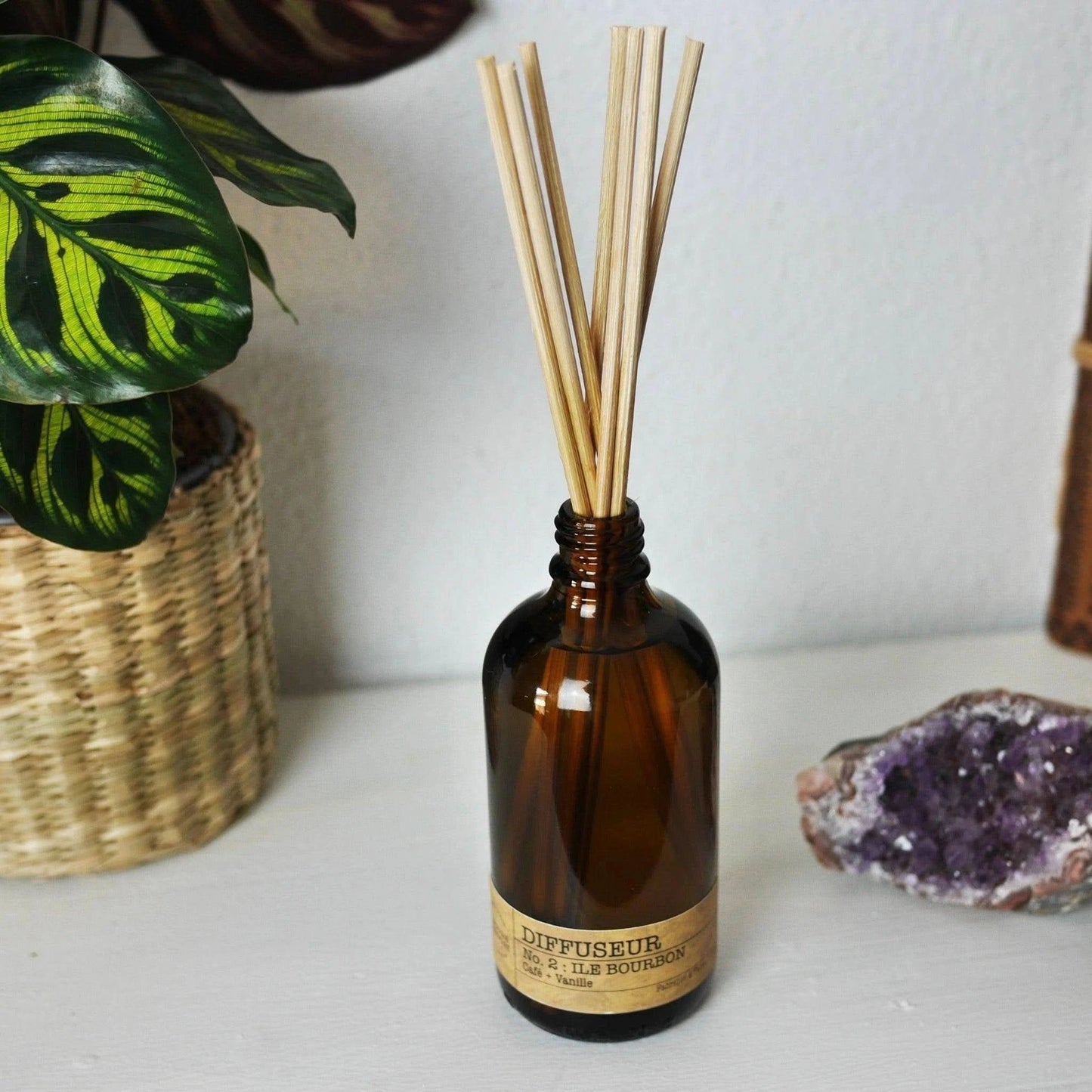 Diffuseur parfum café vanille en verre brun avec tiges en rotin pour un intérieur agréable