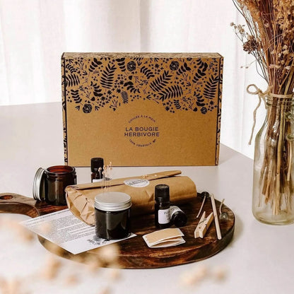 Kit bougies parfumées artisanales de La Bougie Herbivore avec accessoires et matériaux pour créer des bougies