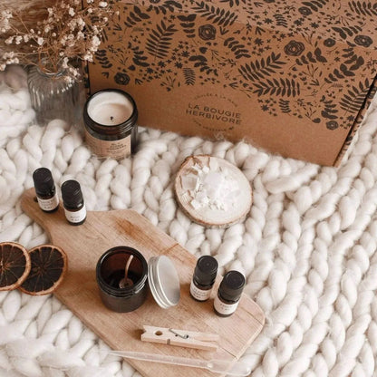 Kit bougies parfumées artisanales de La Bougie Herbivore avec accessoires, Sauge, Encens, Palo Santo et bois de oud