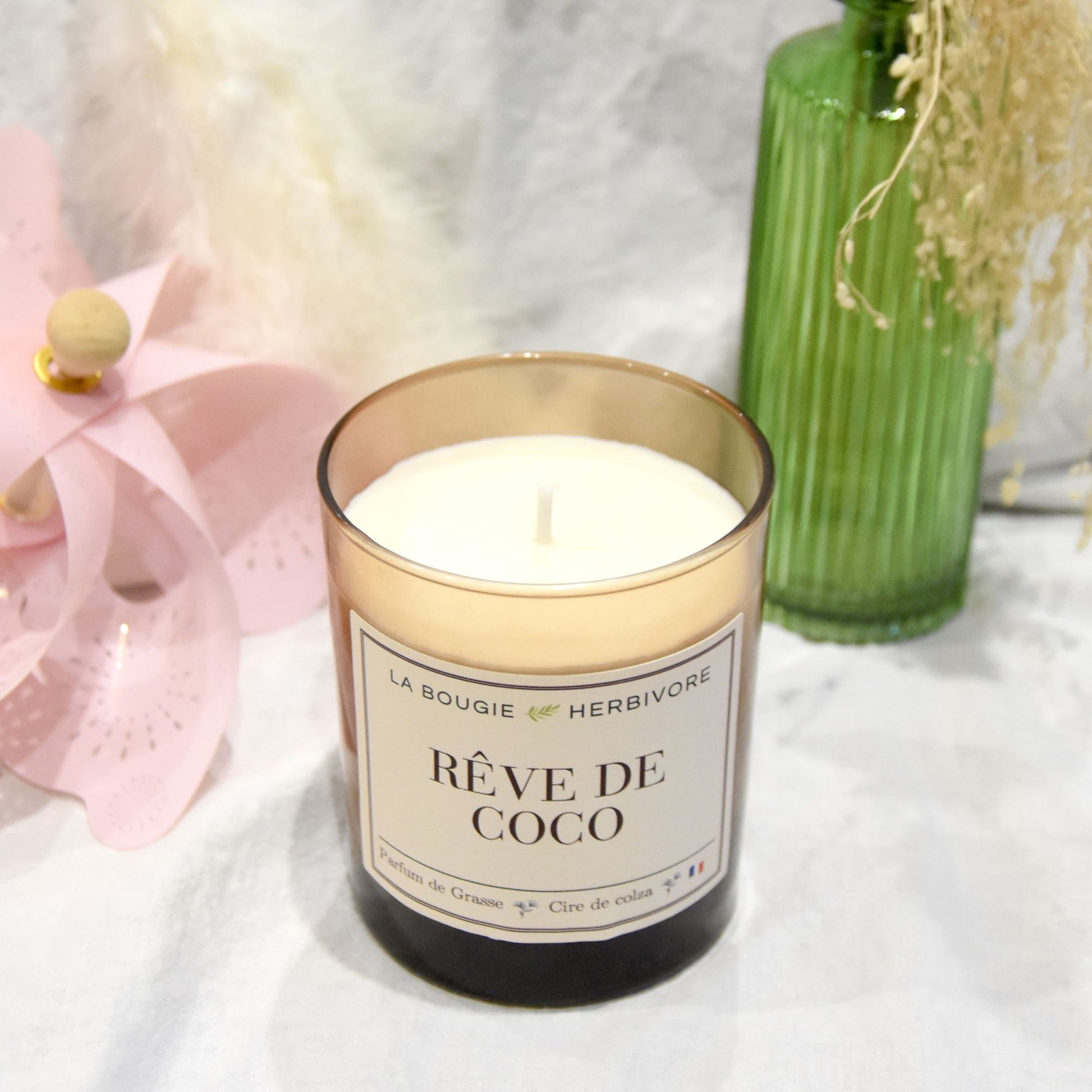 Bougie Parfumée "Rêve de Coco" -
Verre Ambré | Cire de Colza | Parfum de Grasse - 180g