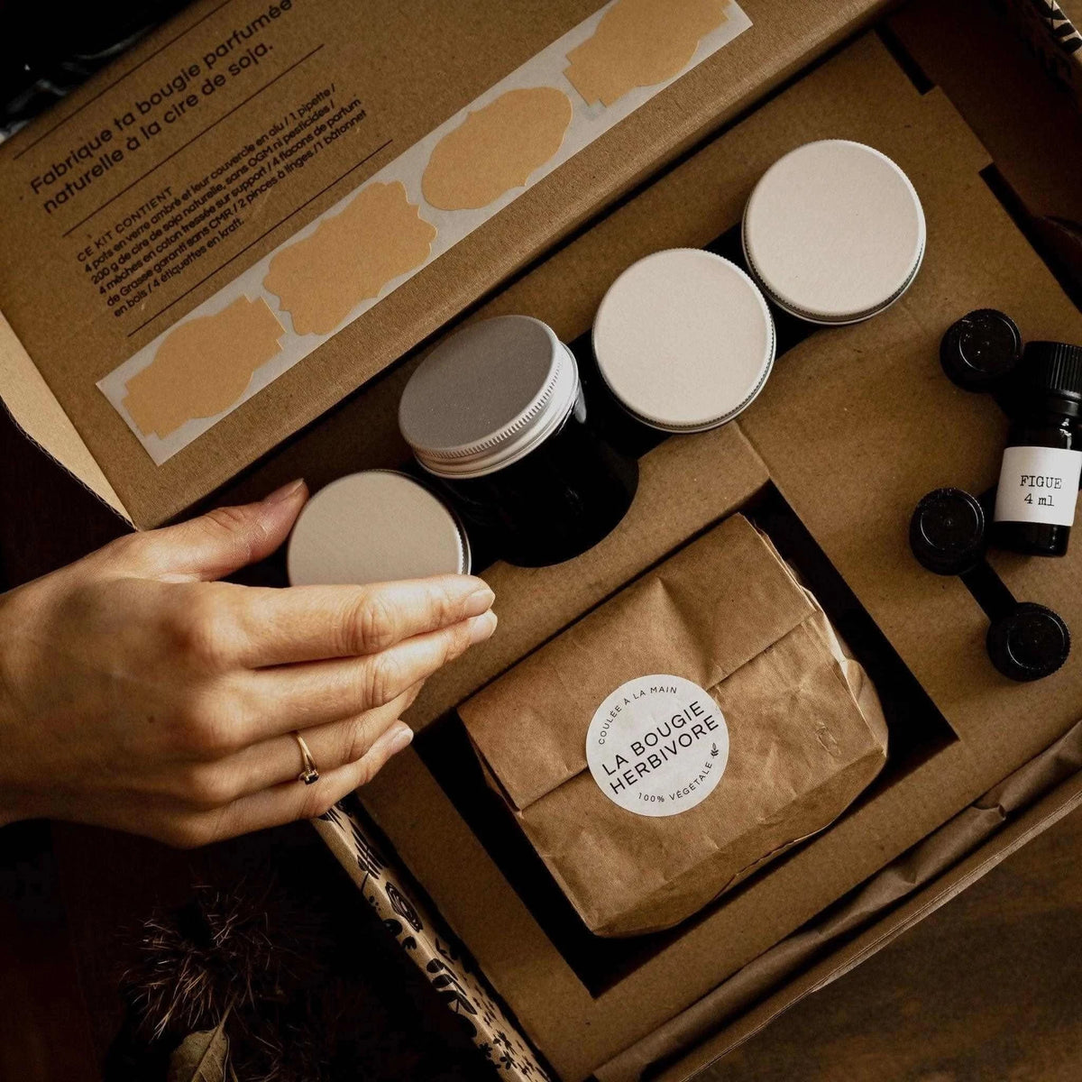 TOSUTO Kit Fabrication Bougies DIY Complet - 8 Pots Cire Soja Parfumée + Accessoires - Idéal Débutants