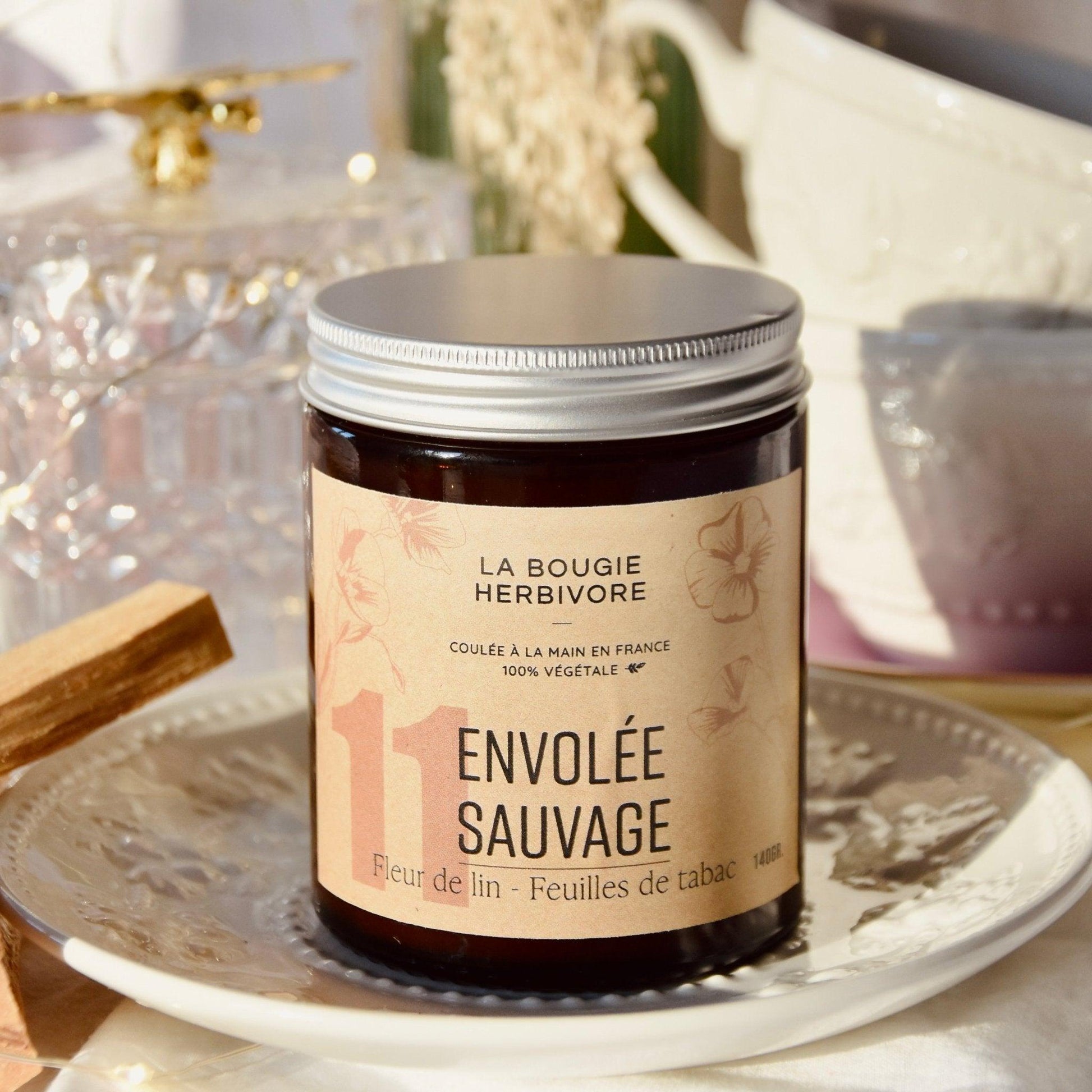 No. 11 : ENVOLEE SAUVAGE - Fleur de Lin + Feuilles de Tabac - La Bougie Herbivore