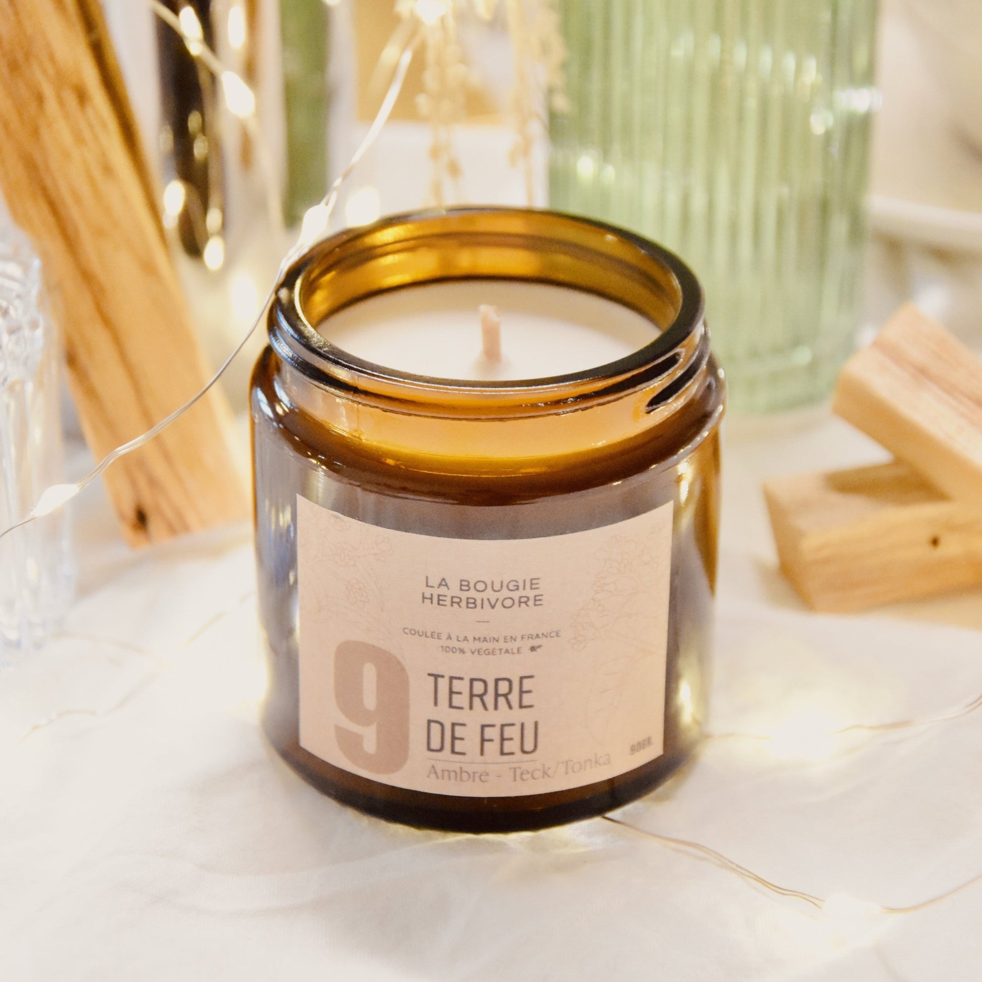 No. 9 TERRE DE FEU - Ambre + Teck/Tonka - La Bougie Herbivore